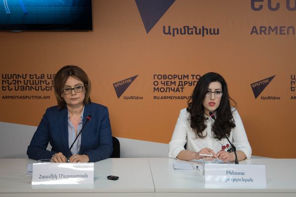 Асмик Маргарян и Инесса Арутюнян в пресс-центре Sputnik Армения  - Sputnik Արմենիա