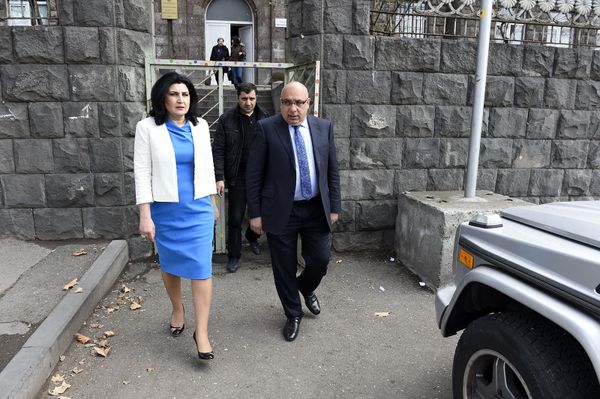 Хачатур Кокобелян проголосовал на выборах в НС РА - Sputnik Армения
