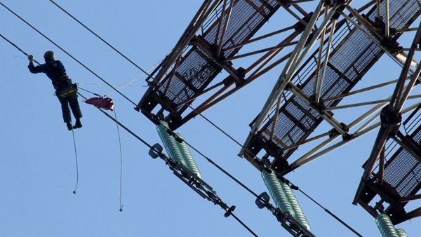 Ремонт линии электропередач с материка на остров Русский в Приморском крае - Sputnik Армения