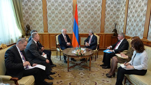 ПРЕЗИДЕНТ СЕРЖ САРГСЯН ПРИНЯЛ ДЕЛЕГАЦИЮ НАБЛЮДАТЕЛЬСКОЙ МИССИИ СНГ ПРЕЗИДЕНТ СЕРЖ САРГСЯН ПРИНЯЛ ДЕЛЕГАЦИЮ НАБЛЮДАТЕЛЬСКОЙ МИССИИ СНГ - Sputnik Արմենիա