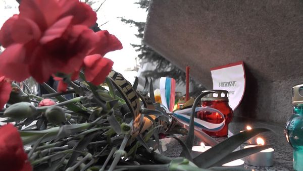 СПУТНИК_Цветы в память о жертвах теракта в Петербурге - Sputnik Армения