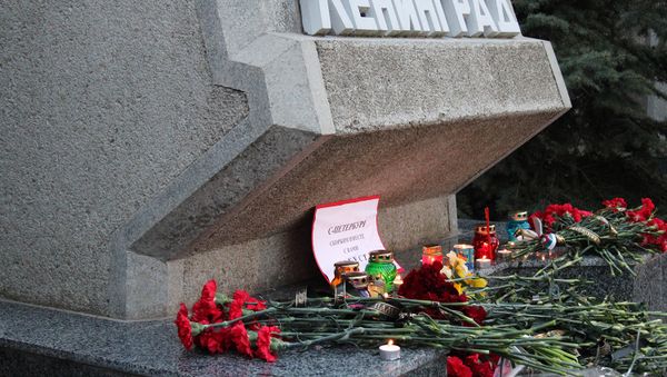 Цветы в память о погибших в метро Санкт–Петербурга - Sputnik Армения