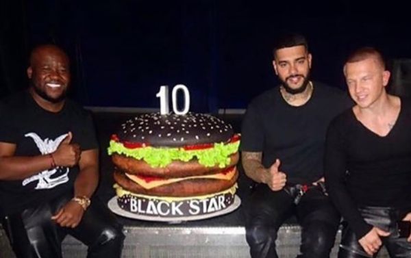 Black Star Family с тортом Веры Ованнисян Black Star Family с тортом Веры Ованнисян - Sputnik Армения