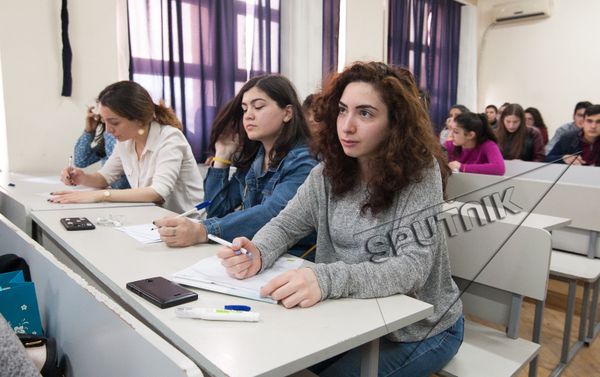 Международная образовательная акция «Тотальный диктант» в Ереване Международная образовательная акция «Тотальный диктант» в Ереване - Sputnik Армения