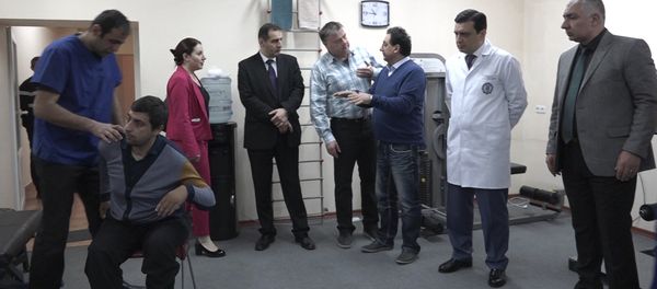 Обмен опытом с немецкими кинезиологами в больнице N1 в Ереване Обмен опытом с немецкими кинезиологами в больнице N1 в Ереване - Sputnik Армения