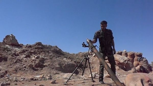 СПУТНИК_Сирийские солдаты обстреляли позиции боевиков в Дейр-эз-Зоре - Sputnik Армения