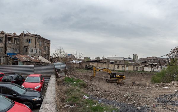 Ֆիրդուսի շուկայի տարածքում Ֆիրդուսի շուկայի տարածքում - Sputnik Արմենիա