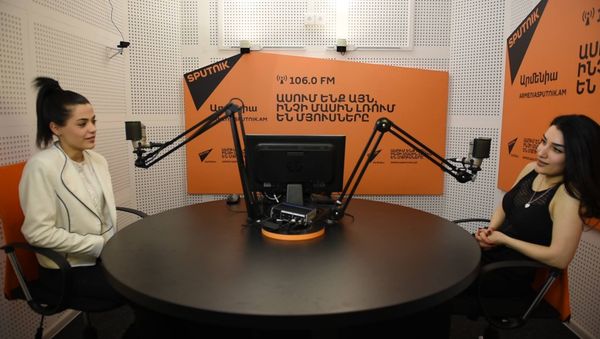 Երգչուհի Աննա Խաչատրյանը  Sputnik Արմենիայում հանդիպեց Ты супер! նախագծից հետ վերադարձած Անգելինա Պապիկյանին - Sputnik Արմենիա