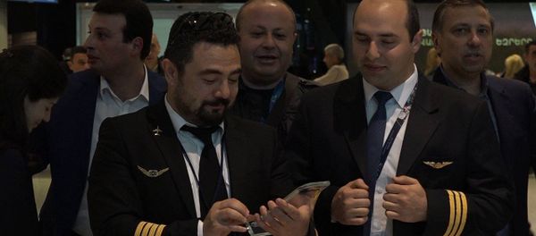 Пилот авиакомпании Armenia стал капитаном лайнера Boeing 737 - Sputnik Армения