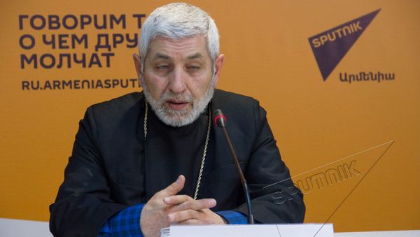 Настоятель церкви Сурб Саркис (святого Саркиса) протоиерей Петрос Малян - Sputnik Արմենիա