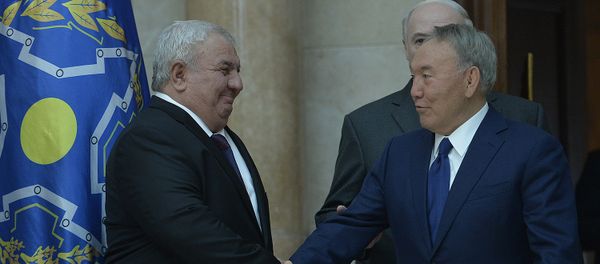 Юра Хачатуров и Нурсултан Назарбаев - Sputnik Армения