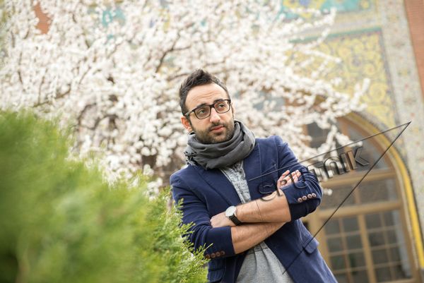 Тигран Амирян Кандидат филологических наук, преподаватель кафедры мировой литературы и культуры.  В 2012 году защитил кандидатскую диссертацию на кафедре зарубежной литературы МГУ. Исследователь современной литературы США и Франции. Уже больше года живет и работает в Ереване.  -В детстве мечтал стать хирургом, но сложно осваивал биологию и химию.  Параллельно с исследованиями автобиографической прозы, интересуется визуальными способами повествования в современной культуре. Кроме того, пишет музейную карту Еревана.  Мечтает выучить арабский язык, хочет организовать идеальное библиотечное пространство в Ереване и открыть лабораторию междисциплинарных исследований. Это если говорить о ближайших перспективах,- добавил Тигран. - Sputnik Армения