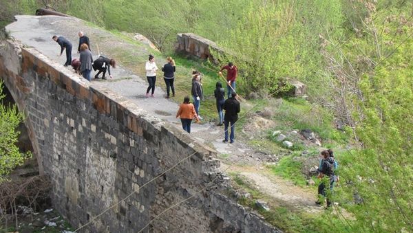 Մաքրվել են «Հաղթանակի կամուրջ» և «Կարմիր կամուրջ» հուշարձանների տարածքները - Sputnik Армения