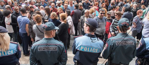 Акция протеста у здания Правительства РА Акция протеста у здания Правительства РА - Sputnik Армения