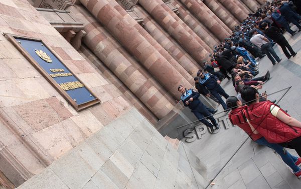 Акция протеста у здания Правительства РА - Sputnik Армения