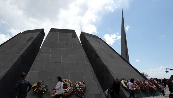 Корреспонденты Sputnik Армения побеседовали с посетителями Мемориального комплекса "Цицернакаберт" - Sputnik Армения