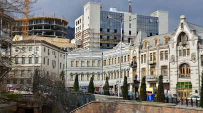 Вид на город Тбилиси с подъема по Пушкинской улице к Площади Свободы