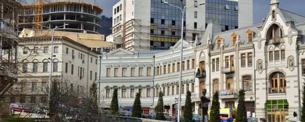 Вид на город Тбилиси с подъема по Пушкинской улице к Площади Свободы Вид на город Тбилиси с подъема по Пушкинской улице к Площади Свободы - Sputnik Армения