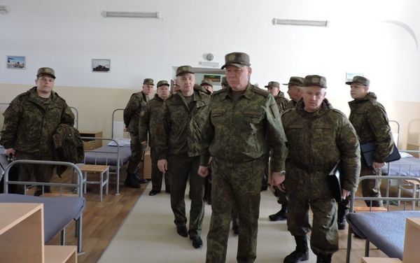 Командующий войсками ЮВО проверил боевую готовность подразделений российской военной базы в Армении - Sputnik Армения