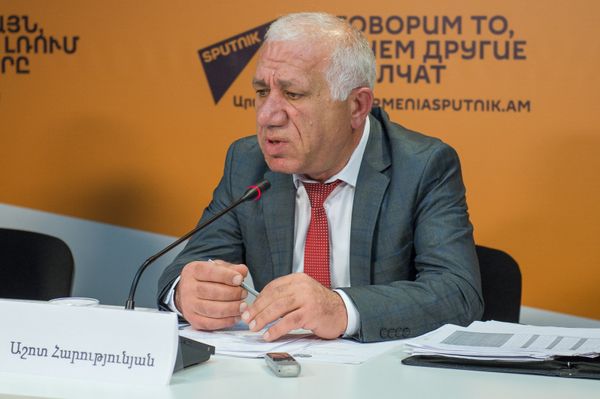 Ашот Арутюнян Ашот Арутюнян - Sputnik Армения