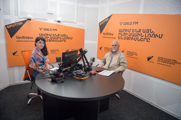 Роберт Мирзоян в гостях у радио Sputnik Армения Роберт Мирзоян в гостях у радио Sputnik Армения - Sputnik Армения
