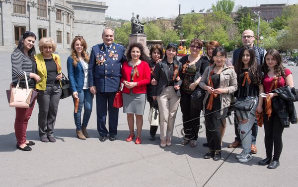Акция “Лента Победы: Я помню! Я горжусь!” в Ереване Акция “Лента Победы: Я помню! Я горжусь!” в Ереване - Sputnik Армения