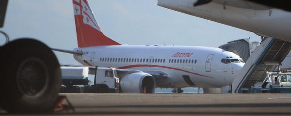 Самолет частной грузинской авиакомпании Airzena - Georgian Airways Самолет частной грузинской авиакомпании Airzena - Georgian Airways - Sputnik Армения