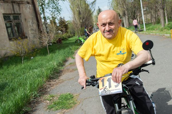 Турнир по любительскому велоспорту Ереванский кубок 2017. Старейший участник турнира Олег Камалян - Sputnik Армения