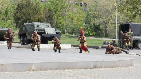 Историческая реконструкция одного из боев 89-й Армянской Таманской стрелковой дивизии времен Великой Отечественной войны - Sputnik Армения
