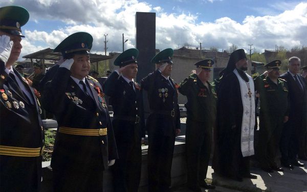 Возложение венков к Братской могиле в Гюмри Возложение венков к Братской могиле в Гюмри - Sputnik Армения