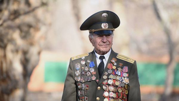 Петрос Петросян рассказал истории с фронта - Sputnik Армения