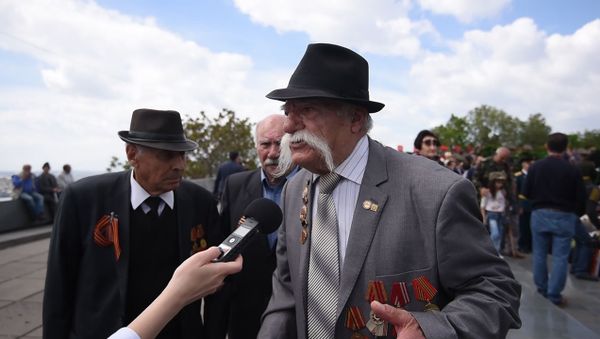 Ветераны войны и должностные лица поздравляют с Днем Добеды - Sputnik Армения