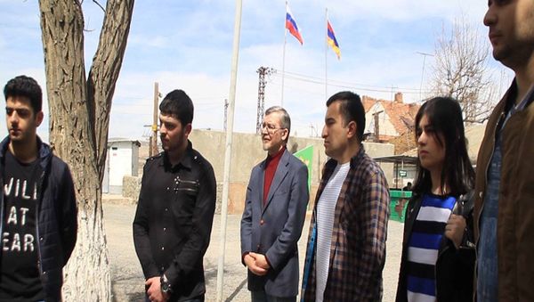 В одной из старейших застав Армении в селе Анипемза прошла выездная лекция студентов Филиала МГУ - Sputnik Армения