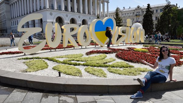 Символика международного конкурса эстрадной песни Евровидение в центре Киева. - Sputnik Армения