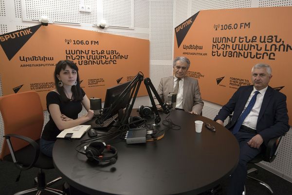 Николай Даллакян и Уильям Хачатрян в гостях у радио Sputnik Армения Николай Даллакян и Уильям Хачатрян в гостях у радио Sputnik Армения - Sputnik Армения