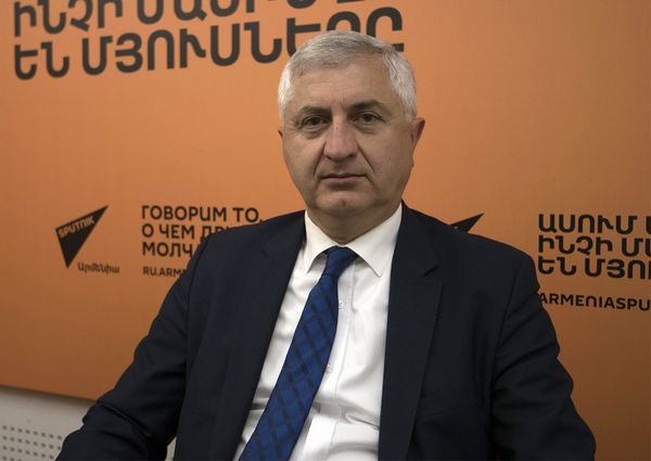 Николай Даллакян в гостях у радио Sputnik Армения Николай Даллакян в гостях у радио Sputnik Армения - Sputnik Армения