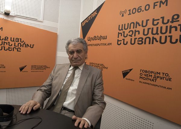 Уильям Хачатрян в гостях у радио Sputnik Армения Уильям Хачатрян в гостях у радио Sputnik Армения - Sputnik Армения