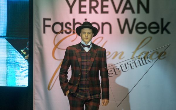 Неделя моды Golden Lace в рамках VII ювелирной выставки Yerevan Show Неделя моды Golden Lace в рамках VII ювелирной выставки Yerevan Show - Sputnik Армения
