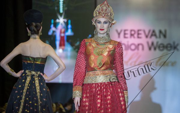 Неделя моды Golden Lace в рамках VII ювелирной выставки Yerevan Show Неделя моды Golden Lace в рамках VII ювелирной выставки Yerevan Show - Sputnik Армения