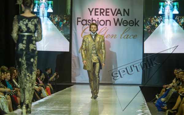 Неделя моды Golden Lace в рамках VII ювелирной выставки Yerevan Show Неделя моды Golden Lace в рамках VII ювелирной выставки Yerevan Show - Sputnik Армения