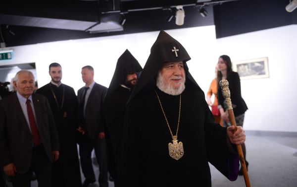 Верховный патриарх и Католикос всех армян Гарегин II прибыл в Москву Верховный патриарх и Католикос всех армян Гарегин II прибыл в Москву - Sputnik Армения