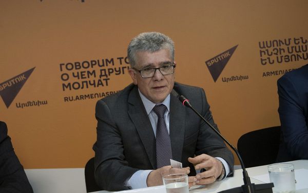 Гагик Мкртчян. Пресс-конференция о сотрудничестве РФ и РА в ювелирном деле в ЕАЭС Гагик Мкртчян. Пресс-конференция о сотрудничестве РФ и РА в ювелирном деле в ЕАЭС - Sputnik Армения