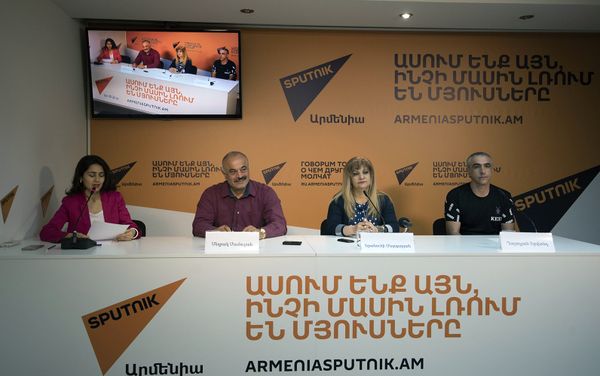 Седрак Мамулян, Ерануи Маргарян и Ерванд Галечян. Пресс-конференция, приуроченная к открытию фестивалю толмы - Sputnik Армения