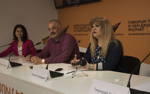 Седрак Мамулян, Ерануи Маргарян. Пресс-конференция, приуроченная к открытию фестивалю толмы - Sputnik Армения
