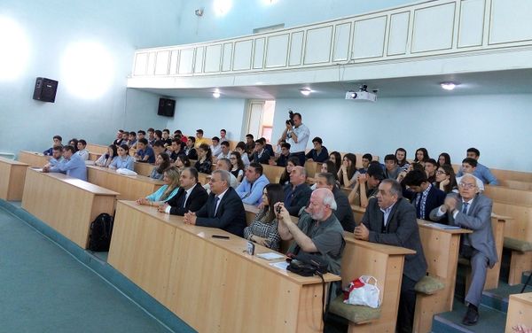 Презентация Олимпиады по физике и математике для учащихся старших классов в Ереване Презентация Олимпиады по физике и математике для учащихся старших классов в Ереване - Sputnik Армения