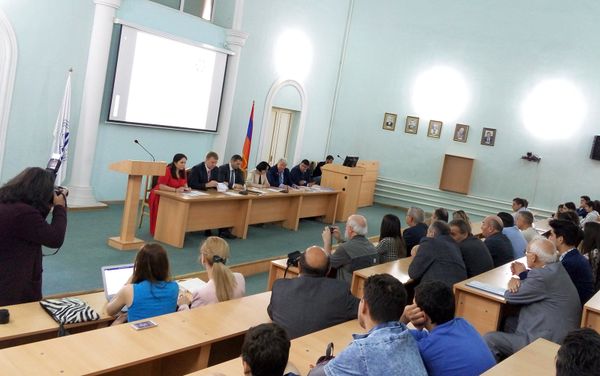 Презентация Олимпиады по физике и математике для учащихся старших классов в Ереване Презентация Олимпиады по физике и математике для учащихся старших классов в Ереване - Sputnik Армения