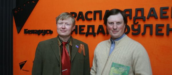 Председатель правления учреждения Евразийское партнерство Дмитрий Кармазин и один из основателей евразийского движения в РФ, кандидат исторических наук Олег Лушников - Sputnik Армения