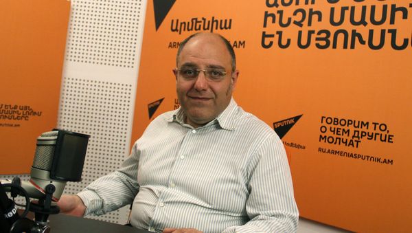 Мигрдат Мадатян в гостях у радио Sputnik Армения - Sputnik Արմենիա
