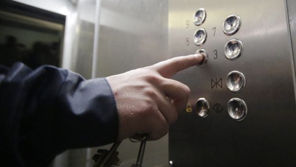 Установка лифта в жилом доме - Sputnik Армения