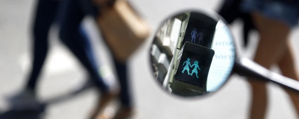 Светофоры в поддержку ЛГБТ в Мадриде в преддверии гей-парада Светофоры в поддержку ЛГБТ в Мадриде в преддверии гей-парада - Sputnik Արմենիա